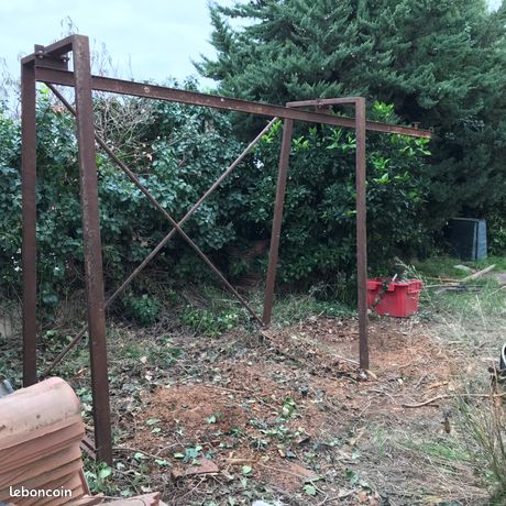 Materiel de levage avec portique chariot et treuil