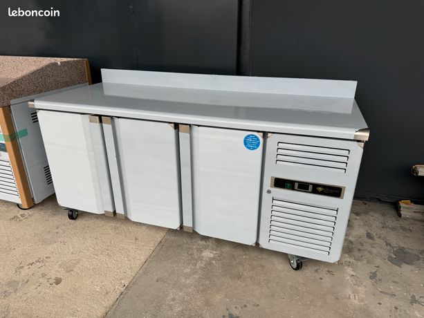 MAXI TOUR REFRIGERE 3P avec dosseret en 1800mm GN1/1 tropicalisé