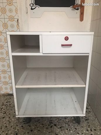 Meuble de caisse sur roulettes