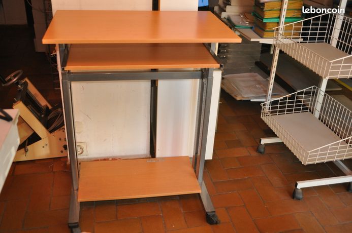 Meuble sur roulettes ordinateur