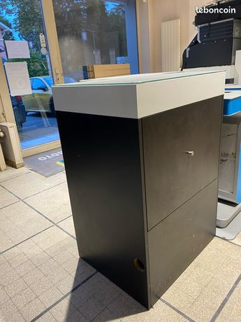 Meubles présentoirs