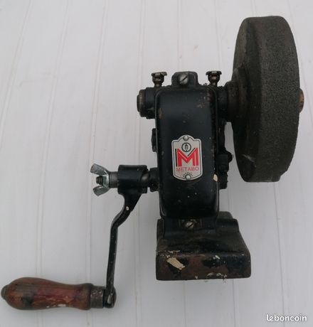 Meule a aiguiser ancienne