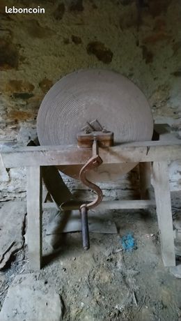 Meule a eau ancienne