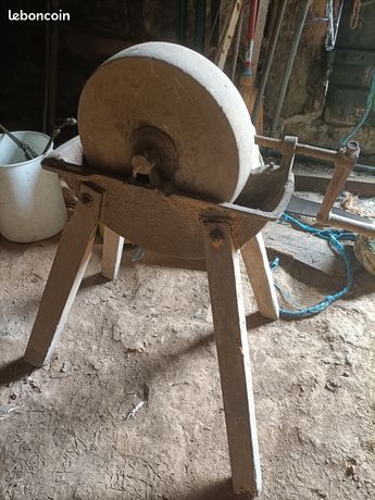 Meule à eau pour affutage divers