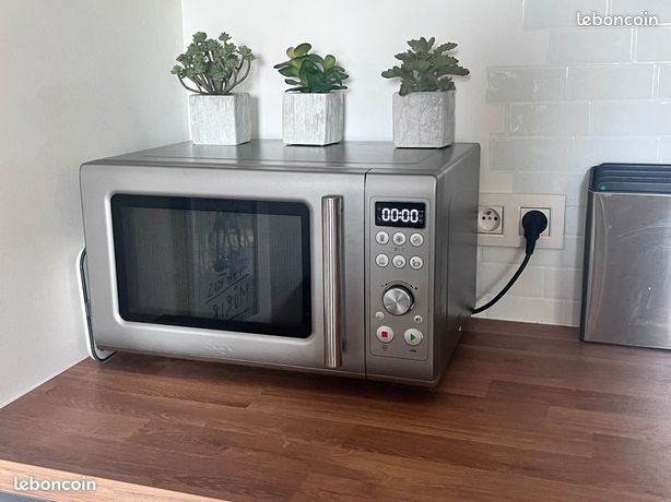 Micro-onde - marque SAGE. En parfait état
