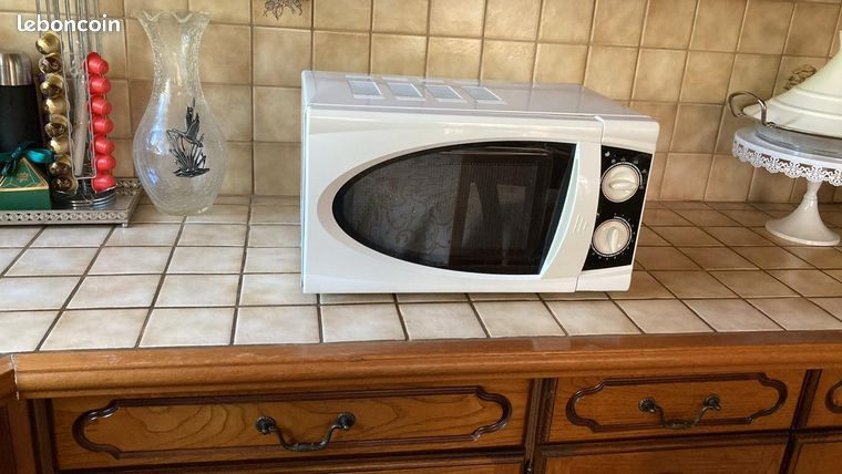 Micro-ondes 10 litres – Très bon état