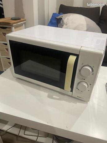 Micro ondes 700W