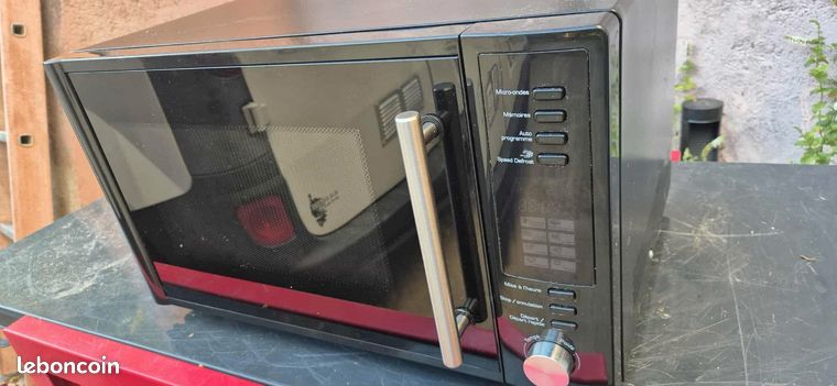 Micro ondes Brandt 900w