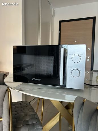 Micro ondes CANDY 20 litres