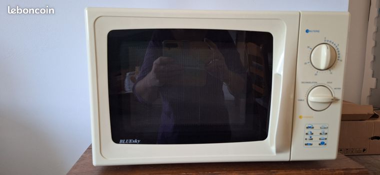 Micro-ondes capacité 17 litres