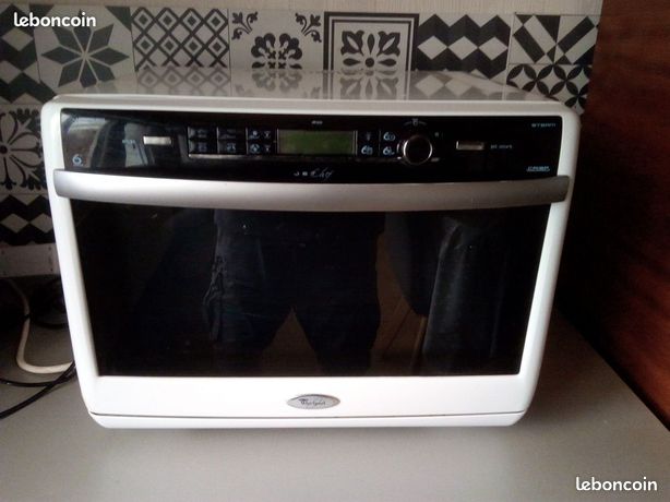 Micro-ondes combiné + vapeur WHIRPOOL