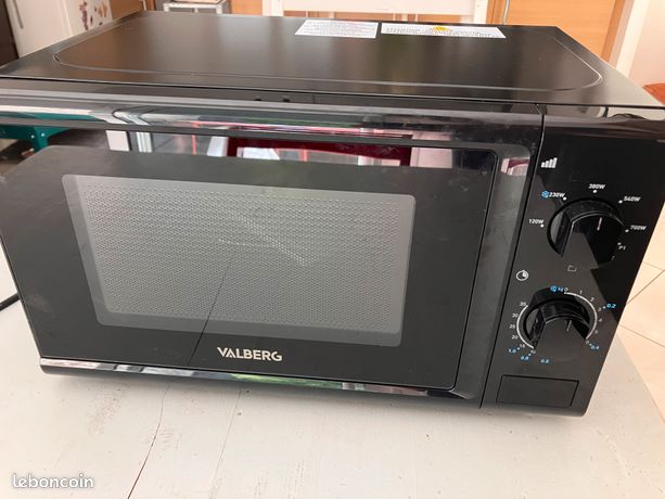 Micro-ondes grill VALBERG MWO 20 GM K343C