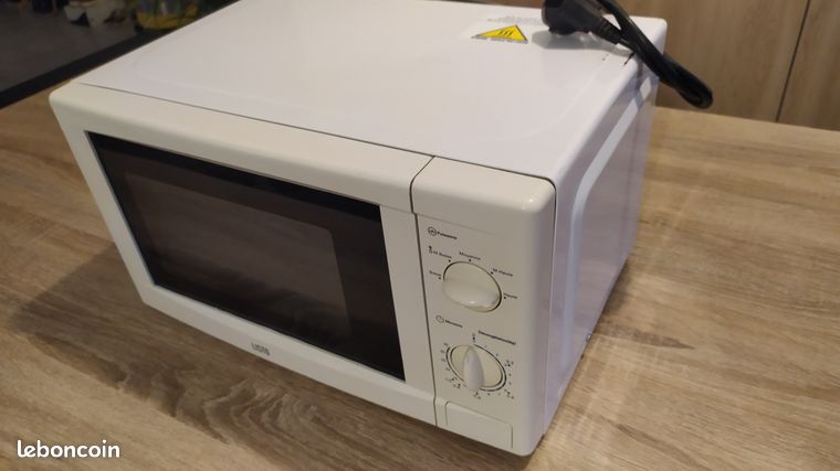 Micro-ondes Listo 700W