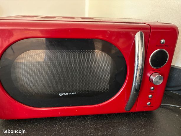 Micro ondes rouge