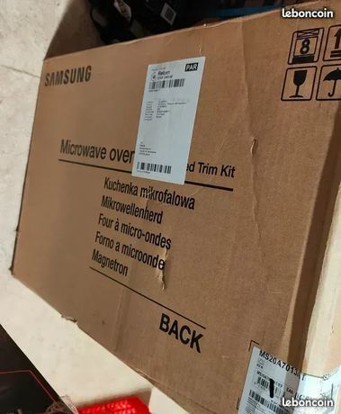 Micro-ondes SAMSUNG MS20A7013AT - 1250watts -20L - Inox - NEUF