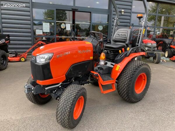Micro tracteur diesel 4 roues motrices KUBOTA B2261 HDW