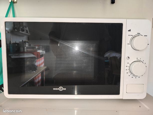 Micro-ondes High One NE CHAUFFE PLUS 10