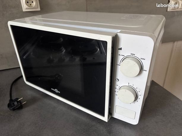 Micro-ondes high one 700w