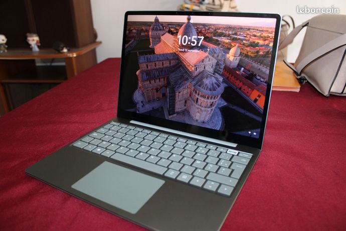 Microsoft Surface Laptop Go 2