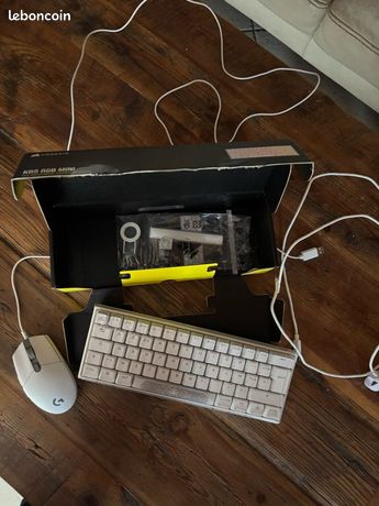Mini clavier Corsair et souris
