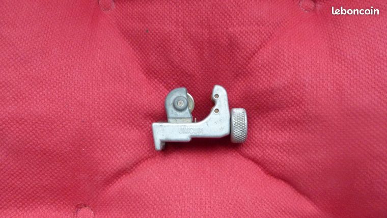 Mini coupe tubes 208