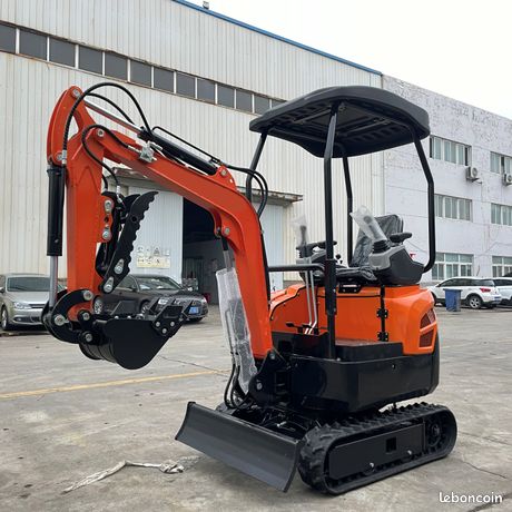 Mini Pelle 1.5T Neuve en Stock 3 Godets attache rapide Offerte