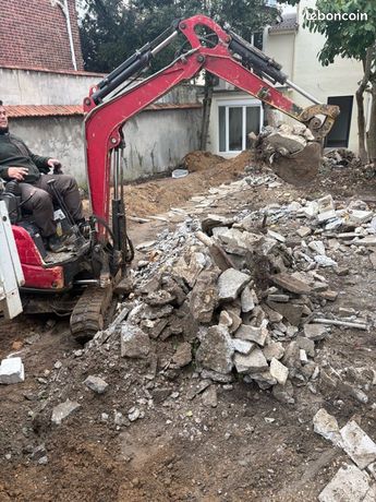 Mini pelle conducteur