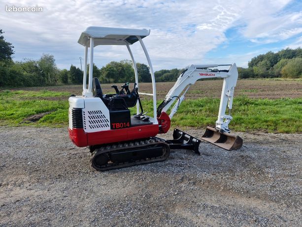 Mini-pelle Takeuchi Tb014