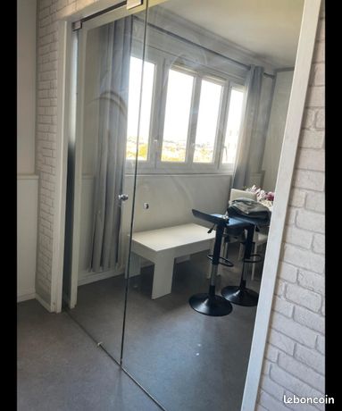 Miroir porte vitrée coulissante porte hauteur 204en longueur largeur 2x93 cm. Fonction en haut au 3 m