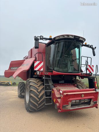 Moissonneuse axial6140