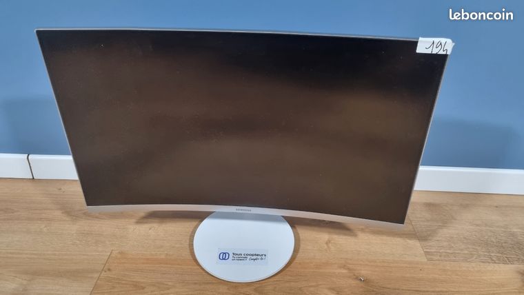 Moniteur samsung 27 incurvéAnnonce visible = disponible Merci