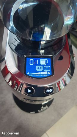 Moulin à café dedica kg521.m delonghi