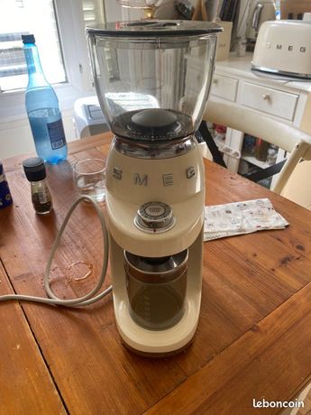 Moulin à café SMEG
