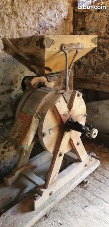 Moulin à farine D.D.D.avec moteur Alsthom 220/380 volts