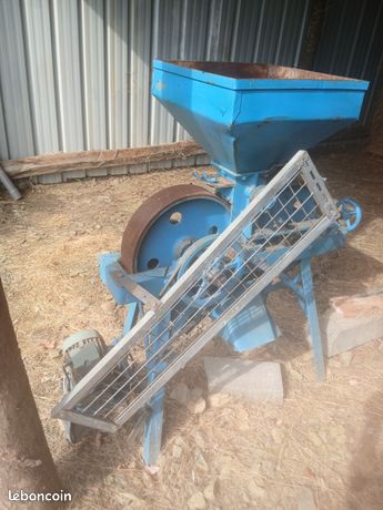 Moulin à grain aplatisseur