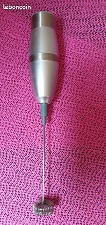 Mousseur à lait neuf