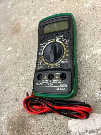 Multimètre voltmètre vert et noir