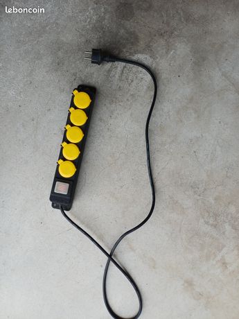 Multiprise étanche avec interrupteur