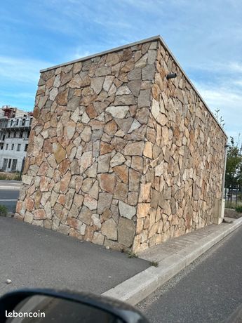 Mur en pierre sèche multicolore⁬​‌‍⁯⁮⁬⁠⁪⁫⁬⁠⁠⁮⁠