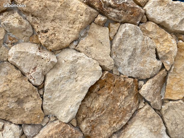 Mur en pierre sèche multicolore⁠‌⁪⁠⁮​‍‌⁮⁭​‌⁢⁫​