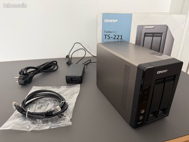 NAS QNAP TS-221 avec 2 DISQUES