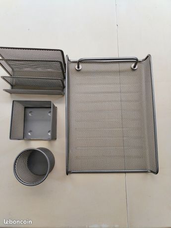 Nécessaire de bureau 4 pieces état neuf