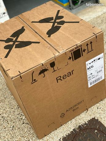 Neuf. Four Pyrolyse AEG Full noir
