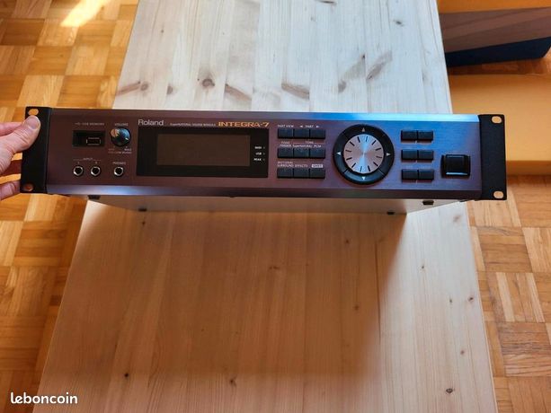 Neuf ROLAND Integra-7
