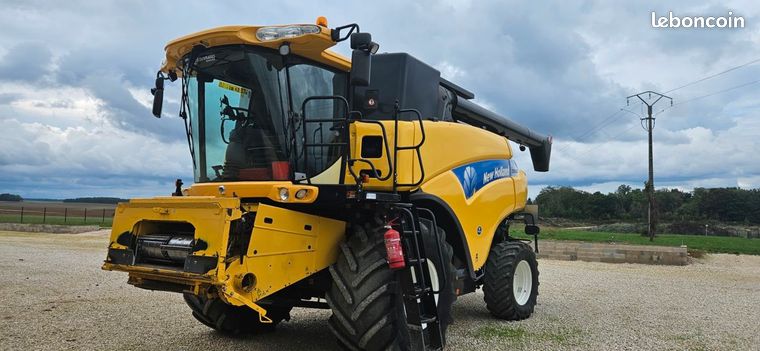 New Holland CR 9060