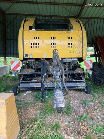 New Holland Roll-Belt 180 Crop cuter