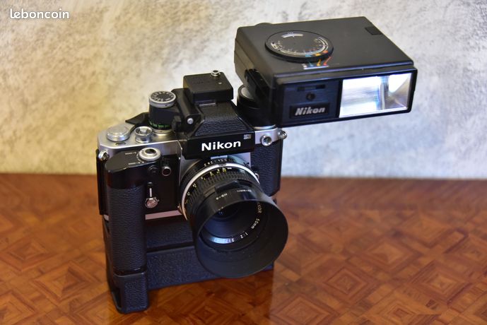 Nikon F2 Photomic avec Nikkor 50 f2 et autres accessoires