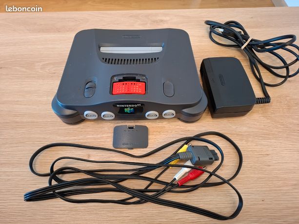 Nintendo 64 avec Expansion Pak et câbles