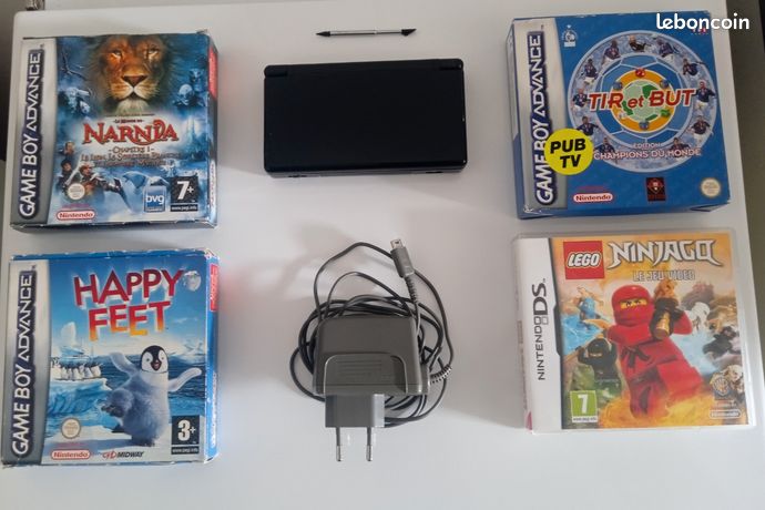 Nintendo DS lite chargeur + 4 jeux bien lire l'annonce