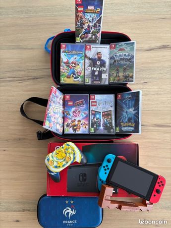 Nintendo Switch 1 + 8 jeux + Manette + Malette de transport et Sacoche